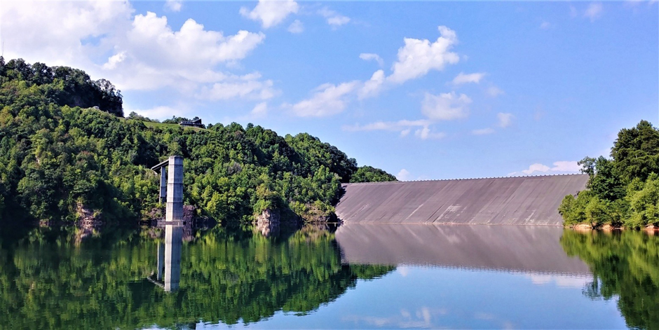 RD Bailey Lake ubicado en el sur de WV.