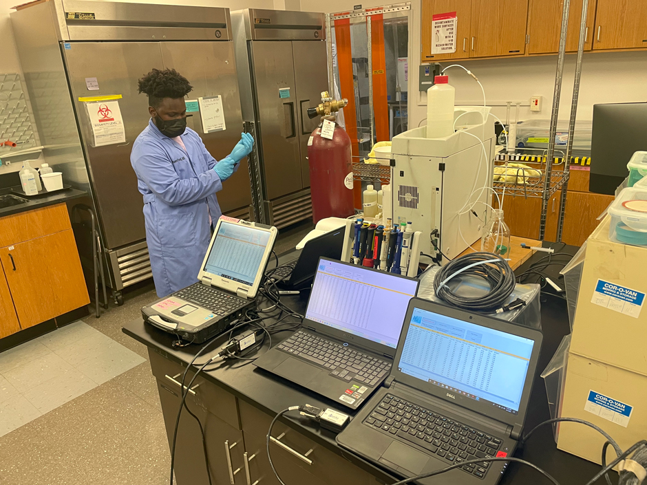 Keyshawn Ford, Masters student in Environmental Engineering, getting ready to do a lab experiment with Manta TRP and CDOM sensors. 